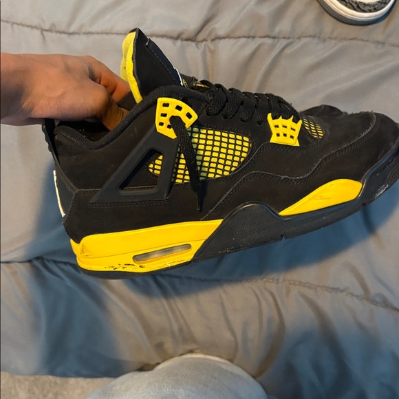 Jordan 4 thunders - Picture 2 of 4